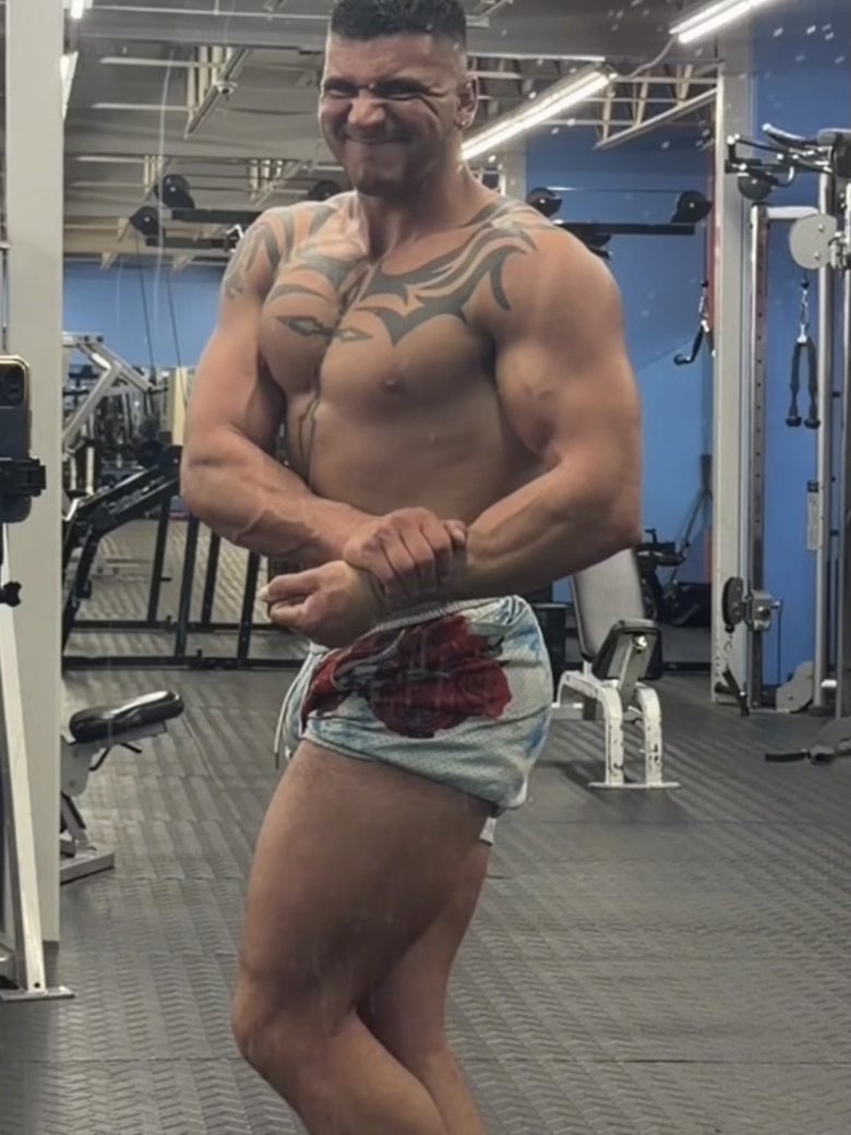Max side chest before