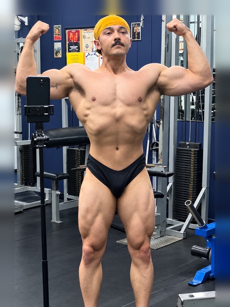 Peyton front double biceps after